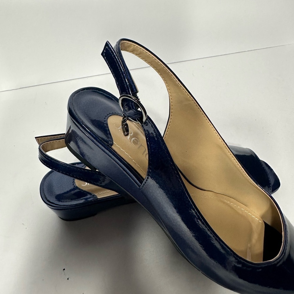 J.Renee Women's Navy Slingback Heels size 5.5 pre owned Exellent condition - Picture 4 of 9